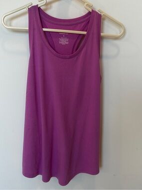 Women’s work out top in size S